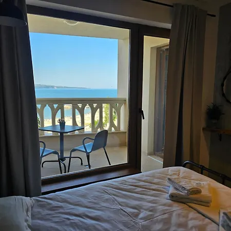 Sea View 1br Across The Апартамент