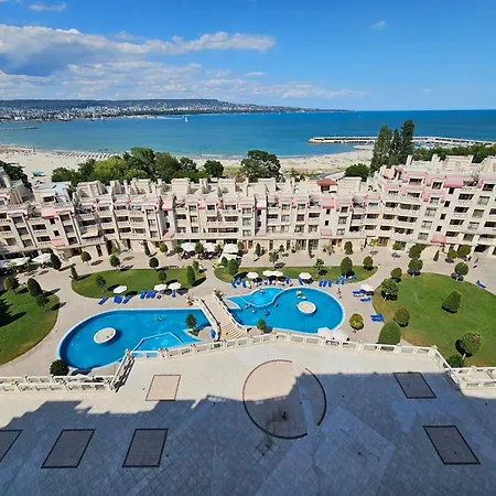 Sea View 1br Across The