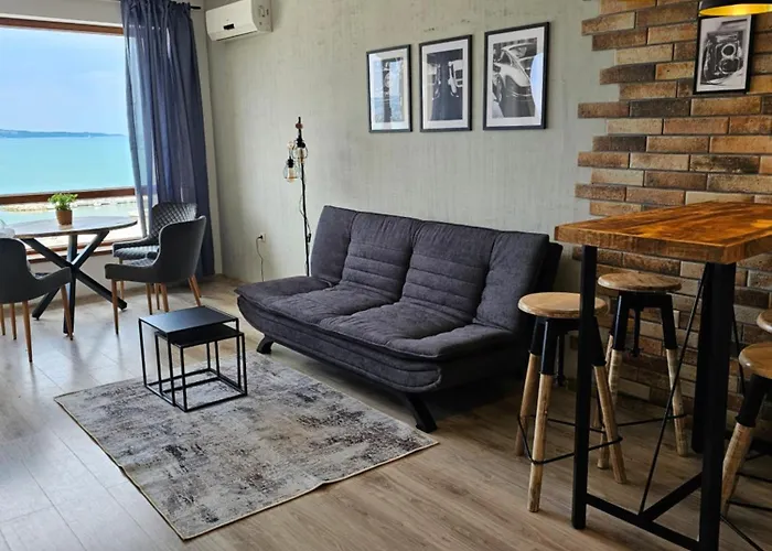 Apartment Comfy Flat Sea View & Wi-fi Warna