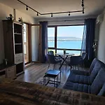 Comfy Flat Sea View & Wi-fi Warna