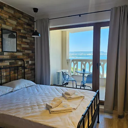 Comfy Flat Sea View & Wi-fi *